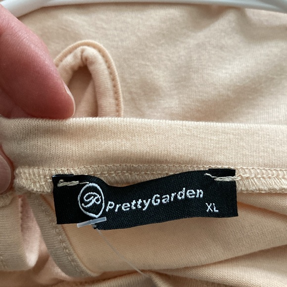 Pretty Garden, Peach color Jumpsuit, on or off shoulder. Size XL - Picture 11 of 16